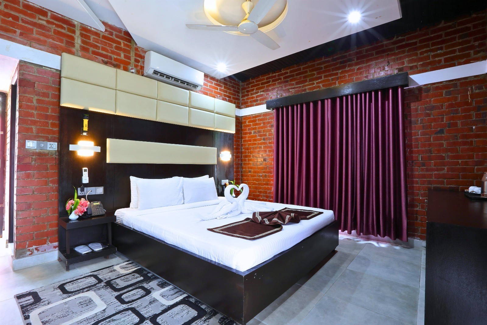 Honimoon Room